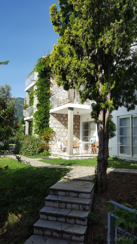 Чудесный тихий отель над городком Турунч