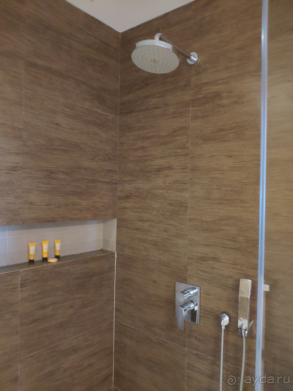 Отель с отличной территорией и ужасным пляжем