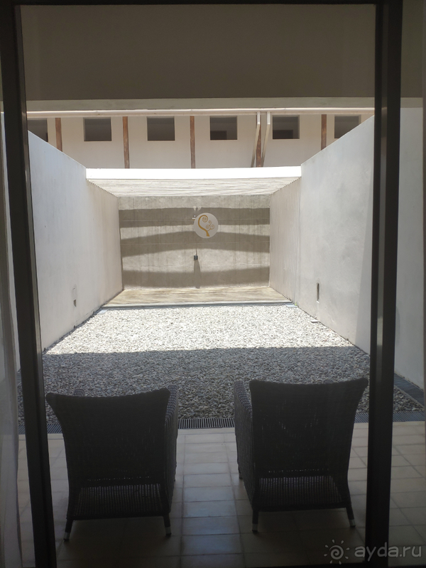 Отель с отличной территорией и ужасным пляжем