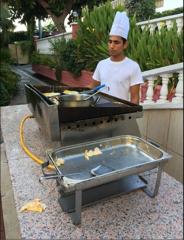 Троечка, но не твердая четвёрка.