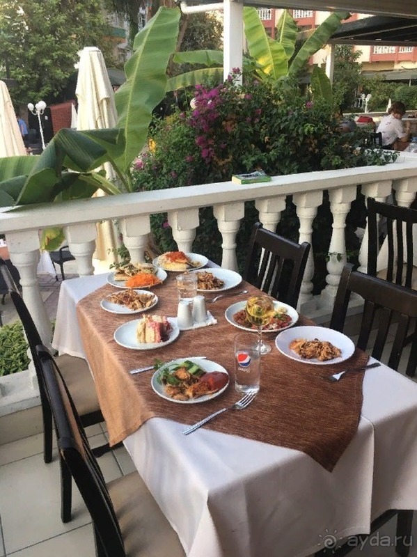 Троечка, но не твердая четвёрка.