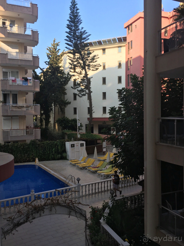 Троечка, но не твердая четвёрка.