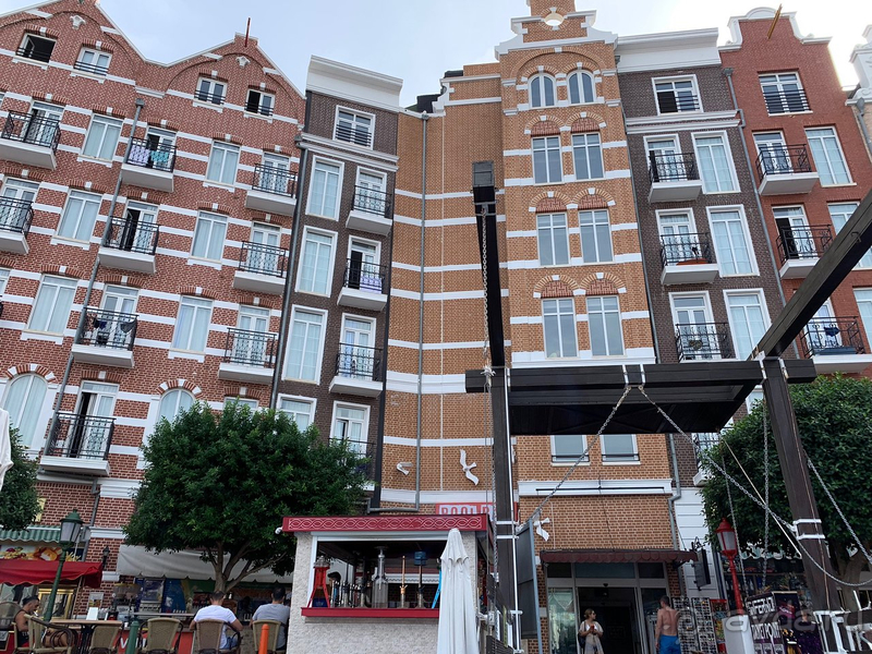 Не стоит тех денег, которые мы заплатили.