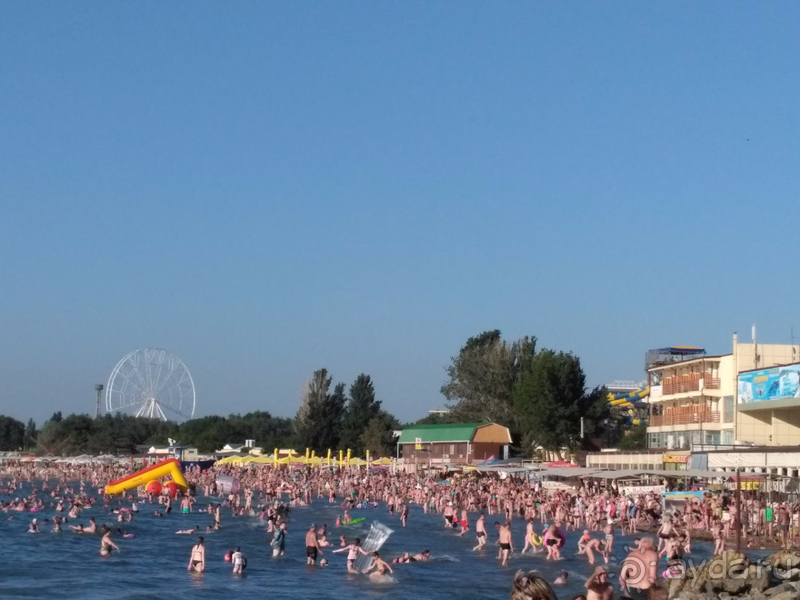 У отеля нет собственного пляжа