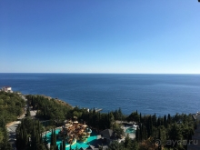 Надо улучшать сервис и нанимать больше персонала