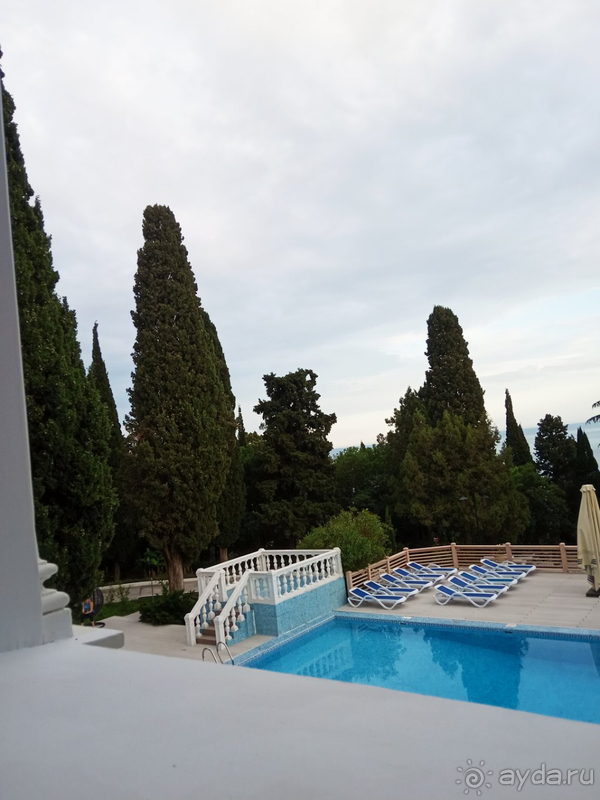 Тихо, уютно, отличная кухня и плохие но красивые пляжи.