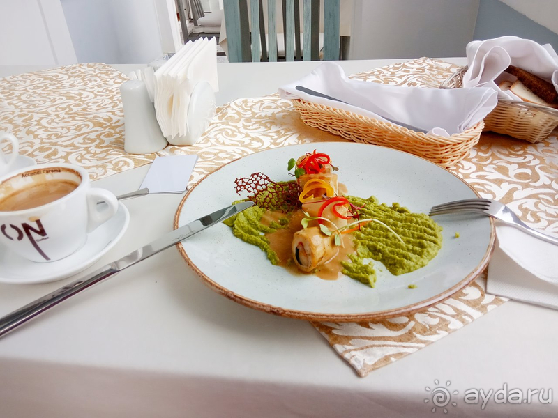 Тихо, уютно, отличная кухня и плохие но красивые пляжи.