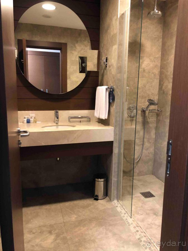 Мало народу