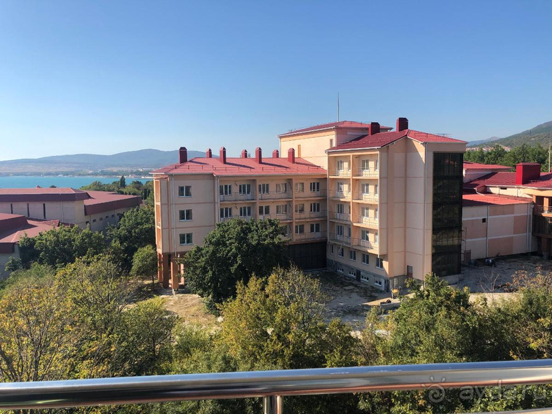 Хорошо, но пляж арендован у санатория "Солнечный берег"