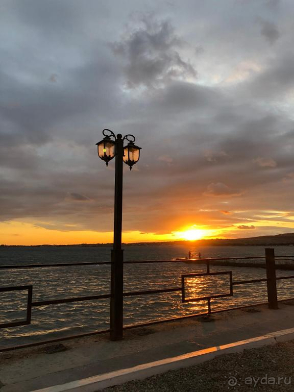 Хорошо, но пляж арендован у санатория "Солнечный берег"