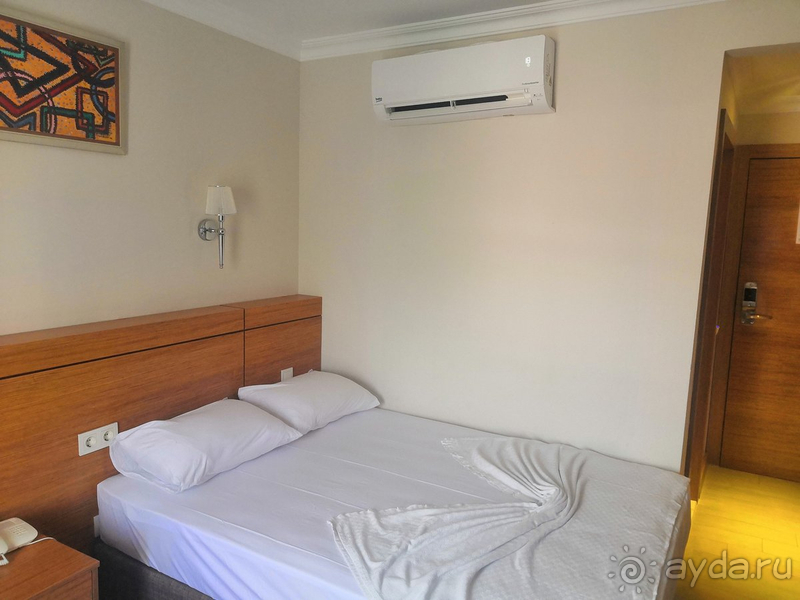 Отель подходит для спокойного пляжного семейного отдыха. 