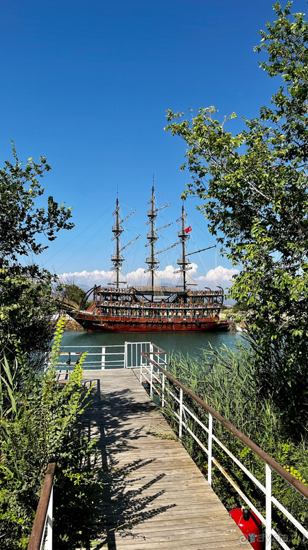 Я бы поставила отелю оценку 3+ из 5.