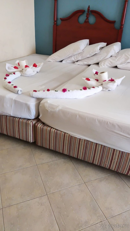 Общее впечатление от отеля - добротный, но уставший