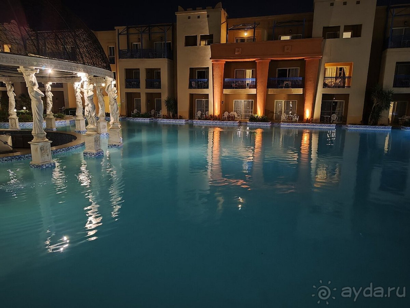 Общее впечатление от отеля - добротный, но уставший