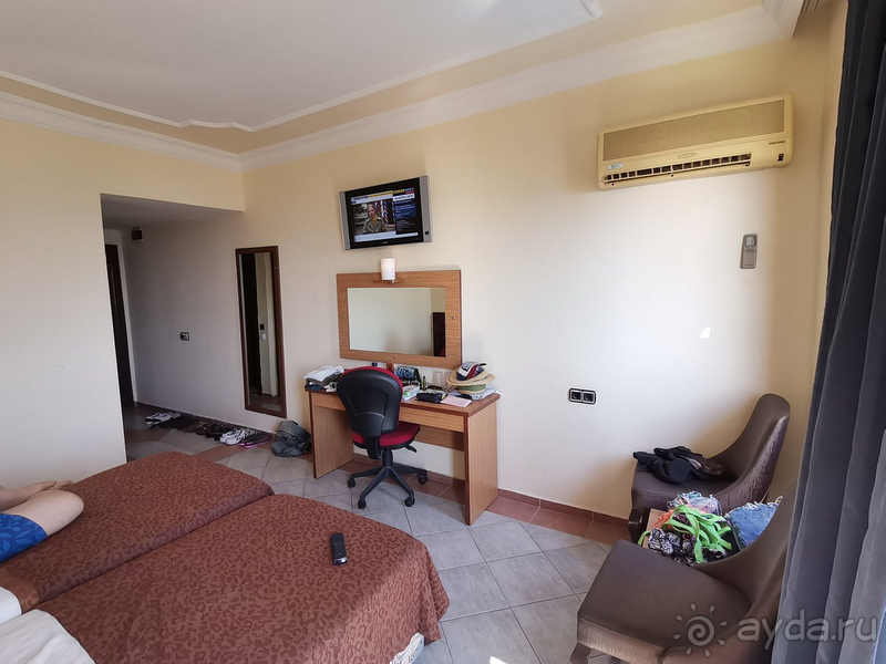 Отель заявлен как 4 звезды, но в этом у меня большие сомнения.