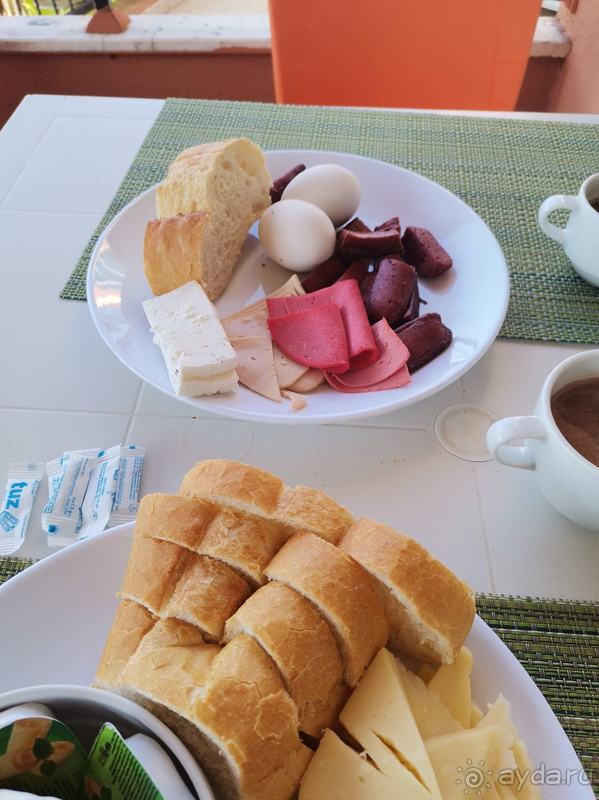 Отель заявлен как 4 звезды, но в этом у меня большие сомнения.