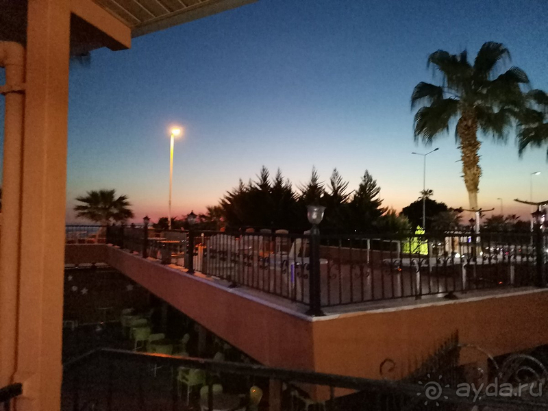 Отель заявлен как 4 звезды, но в этом у меня большие сомнения.