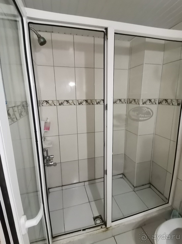 Отель заявлен как 4 звезды, но в этом у меня большие сомнения.