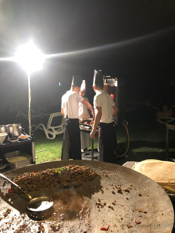 Всё в отеле отлично. Проблемы только с входом в море.