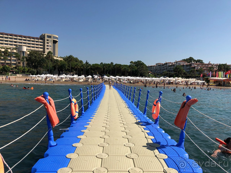 Всё в отеле отлично. Проблемы только с входом в море.