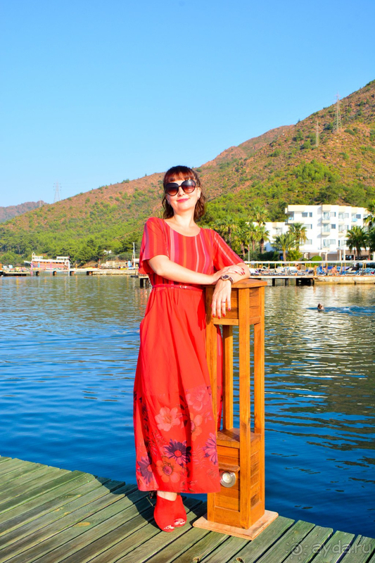 Море, горы, сосновый лес.