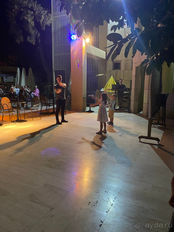 Отель не для молодежи