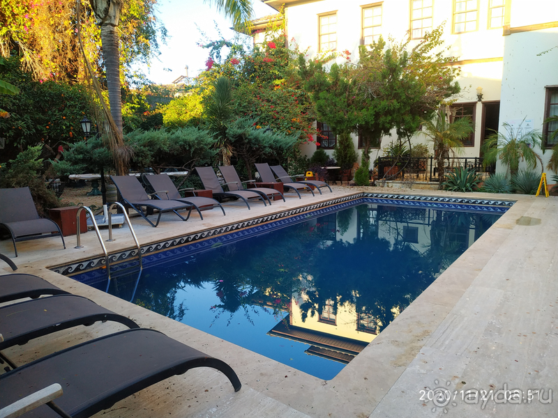 С самой первой минуты знакомства с отелем кажется, что ты попал в сказку...