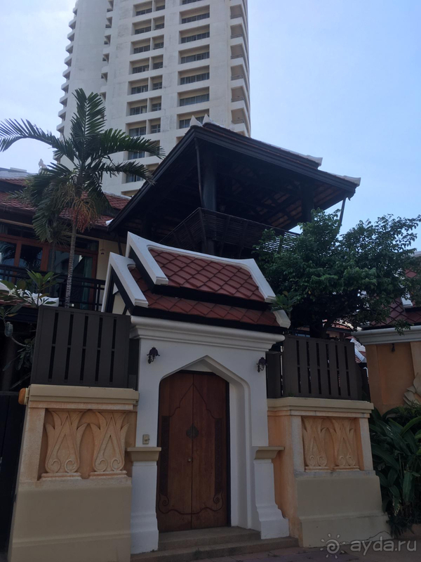 Немного уставший отель. Специализация – руссо туристо.