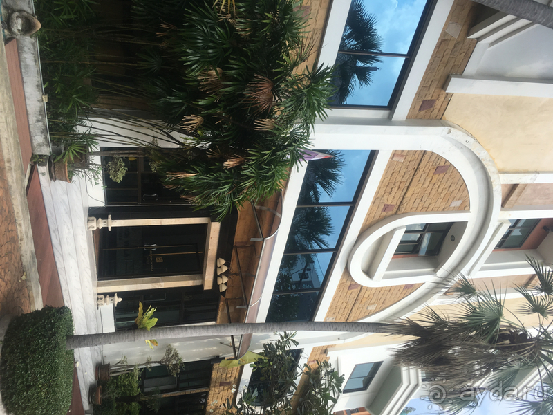 В страну улыбок только с улыбкой!