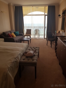 Империал палас - для любителей скульптур!