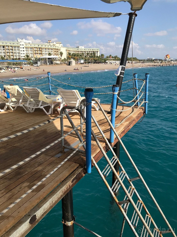 Концепция отеля больше ориентирована на европейцев, это стоит учитывать при выборе.