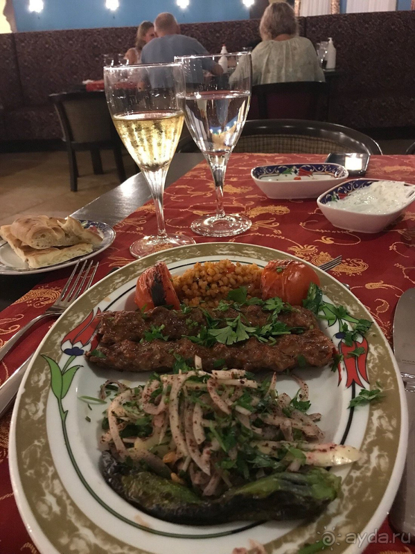 Концепция отеля больше ориентирована на европейцев, это стоит учитывать при выборе.