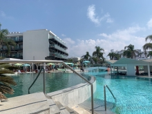 Сервис лучше чем в России , но хуже чем в остальной Европе. Сервис лучше чем в России , но хуже чем в остальной Европе.