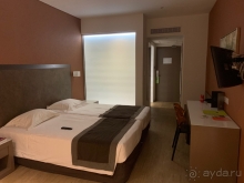 Сервис лучше чем в России , но хуже чем в остальной Европе. Сервис лучше чем в России , но хуже чем в остальной Европе.