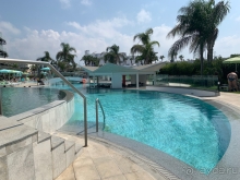 Сервис лучше чем в России , но хуже чем в остальной Европе. Сервис лучше чем в России , но хуже чем в остальной Европе.