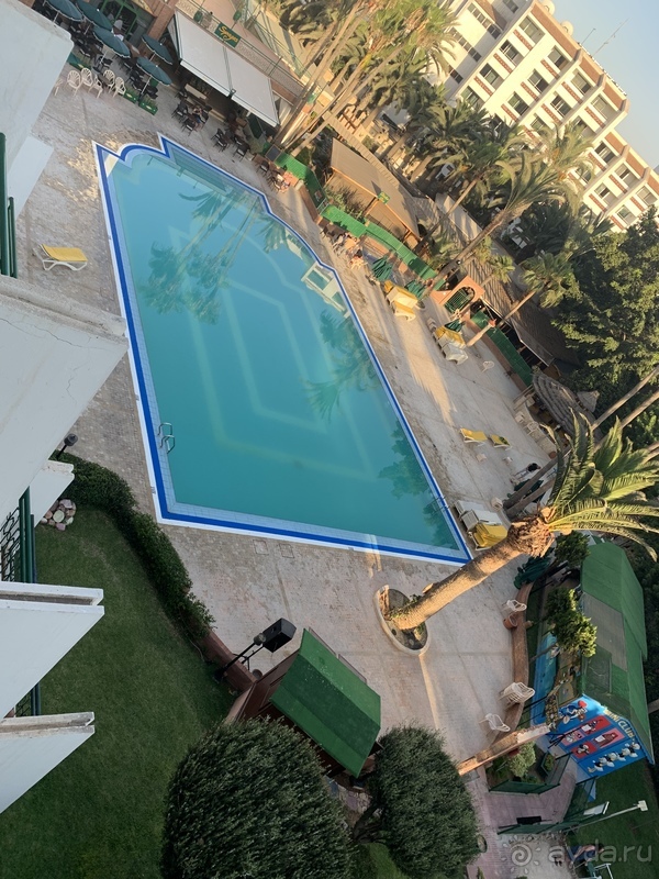 Обычный курортный отель за приемлимую цену