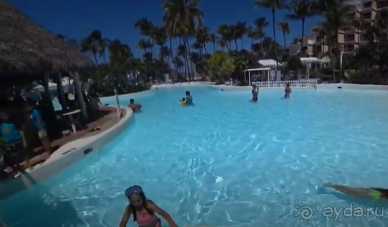 Солнце целует щёчки, а море ласкает пяточки...  