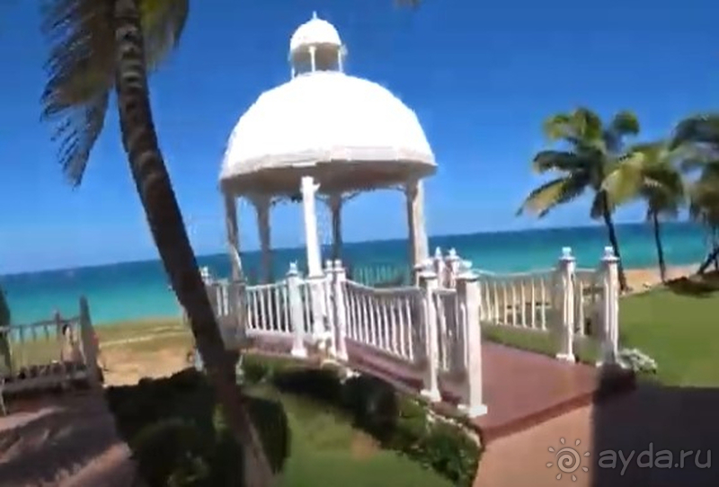 Солнце целует щёчки, а море ласкает пяточки...  