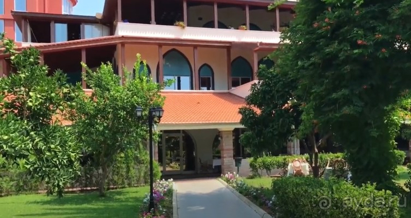 Вкусно кормят, всё рядом внутри отеля и около него