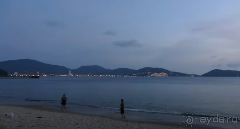 Внутри отеля спокойствие, за пределами веселье Внутри отеля спокойствие, за пределами веселье