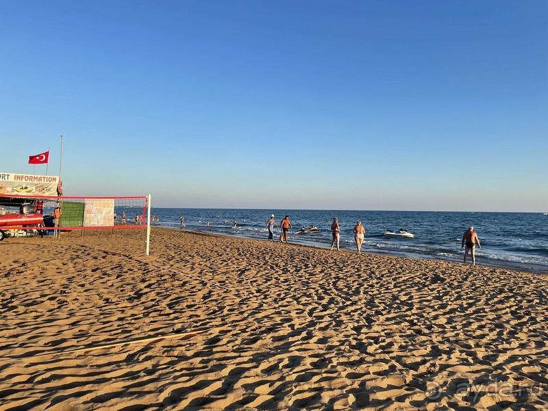 Замечательный отель 16+