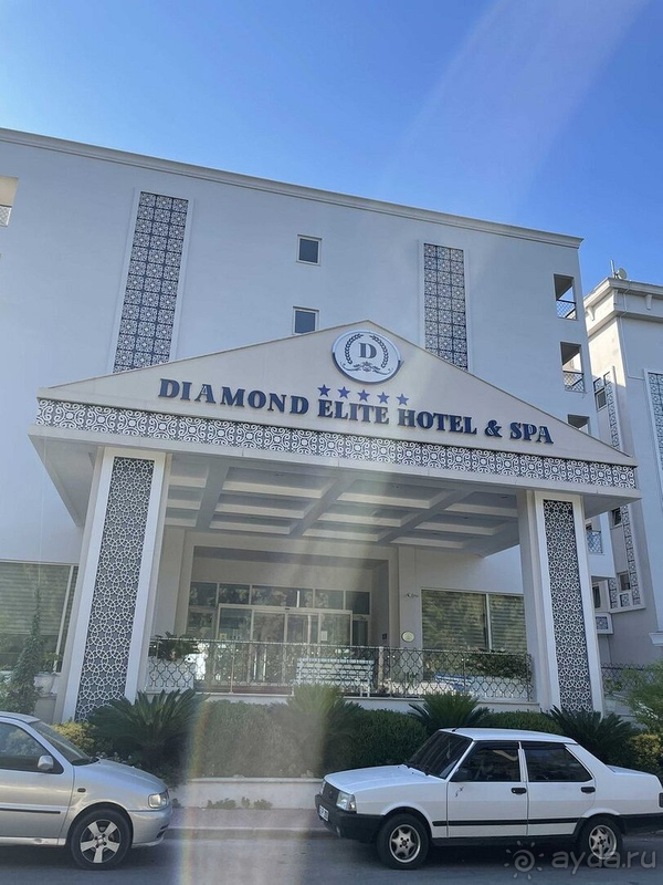 Замечательный отель 16+