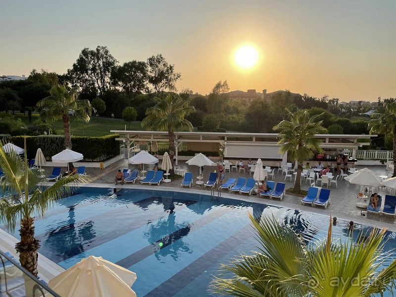 Замечательный отель 16+