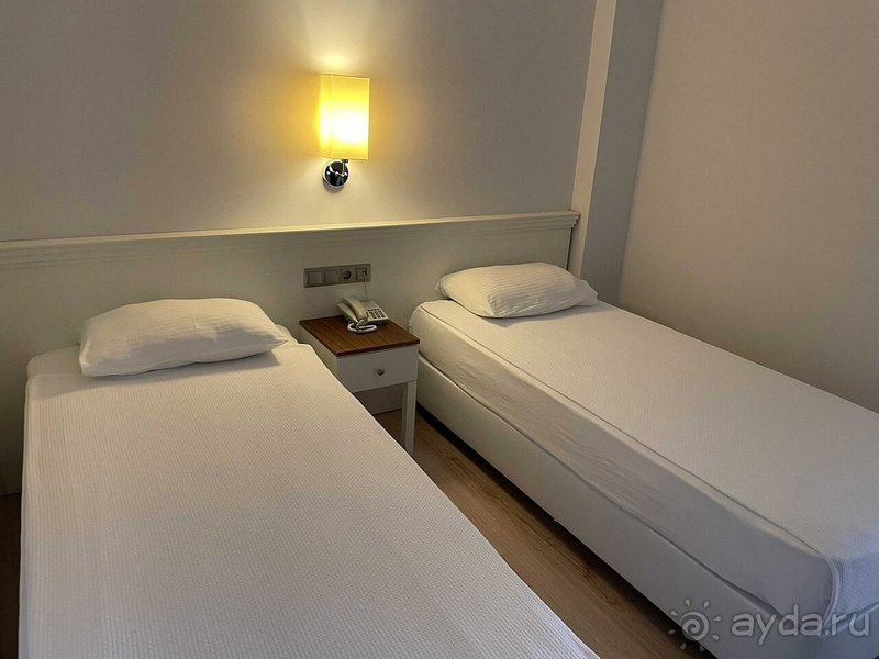 Замечательный отель 16+