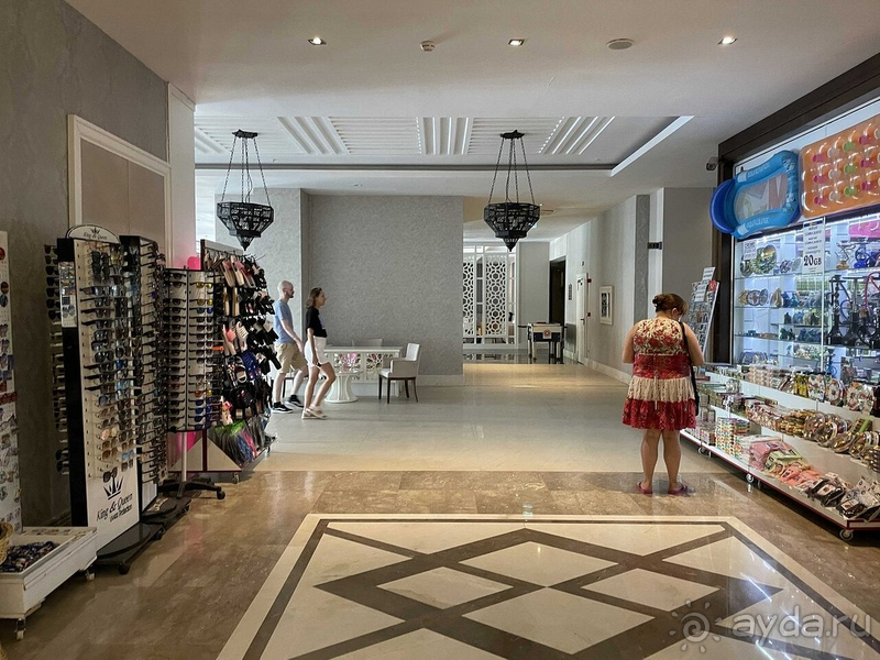 Замечательный отель 16+