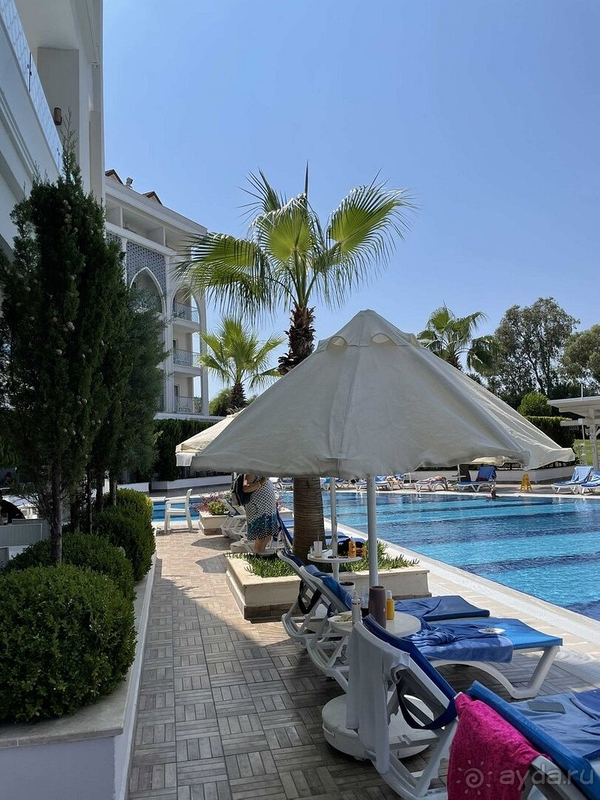 Замечательный отель 16+