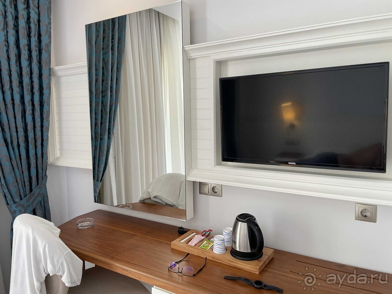 Замечательный отель 16+