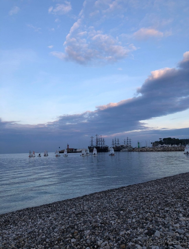 Это конечно совсем не 4 звёзды. Очень слабая тройка. 