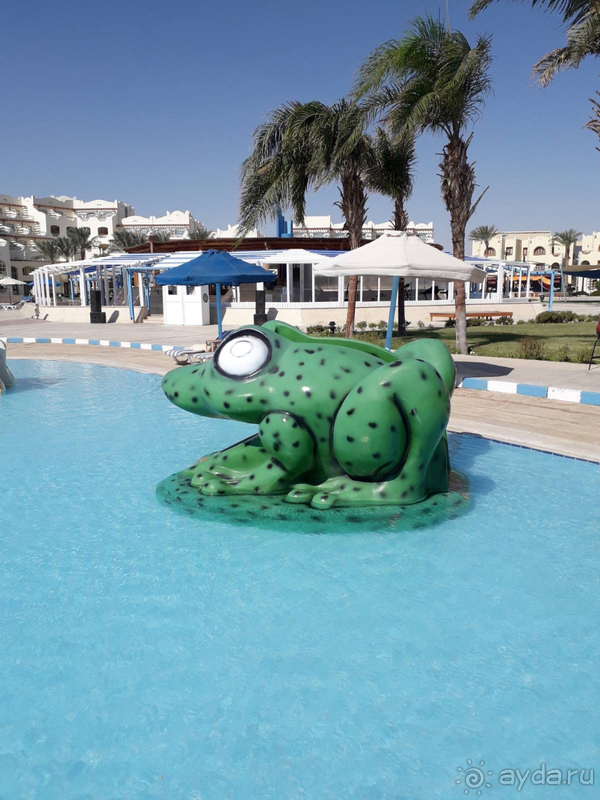 Бюджетный отель со скромным аквапарком