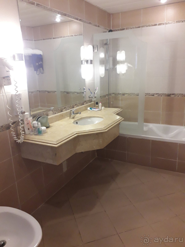 Бюджетный отель со скромным аквапарком